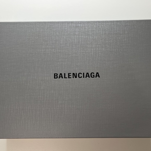 BALENCIAGA Bifold Wallet with Chain Strap - Picture 5 of 8